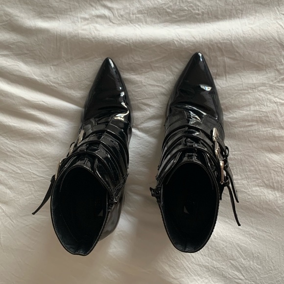 pointed heeled bootie with buckles - Picture 4 of 4